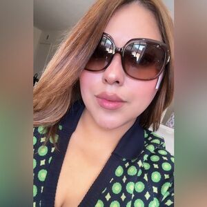 ONE DAY SALE💫

SALVATORE FERRAGAMO square full rim sunglasses 🦋